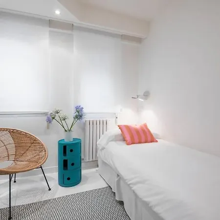 Bella Vista Luxury Apartment. Bay Views. Parking *